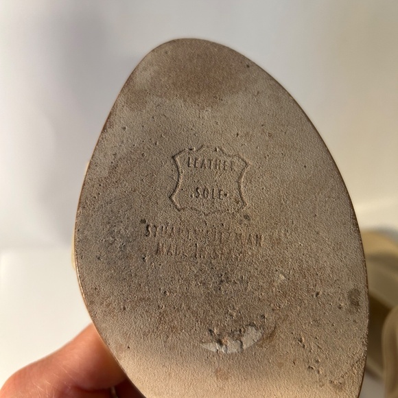 Stuart Weitzman - Picture 7 of 8